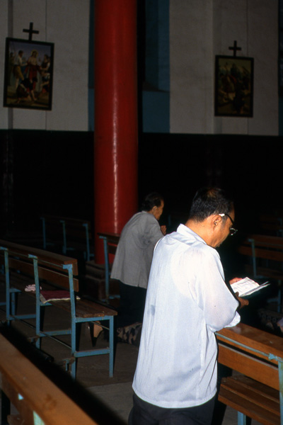 Gelovige in kerk Baoding