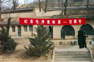 Banier ter herinnering honderdste verjaardag Mao